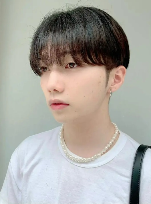 雰囲気イケメン　韓国風シースルーマッシュの髪型